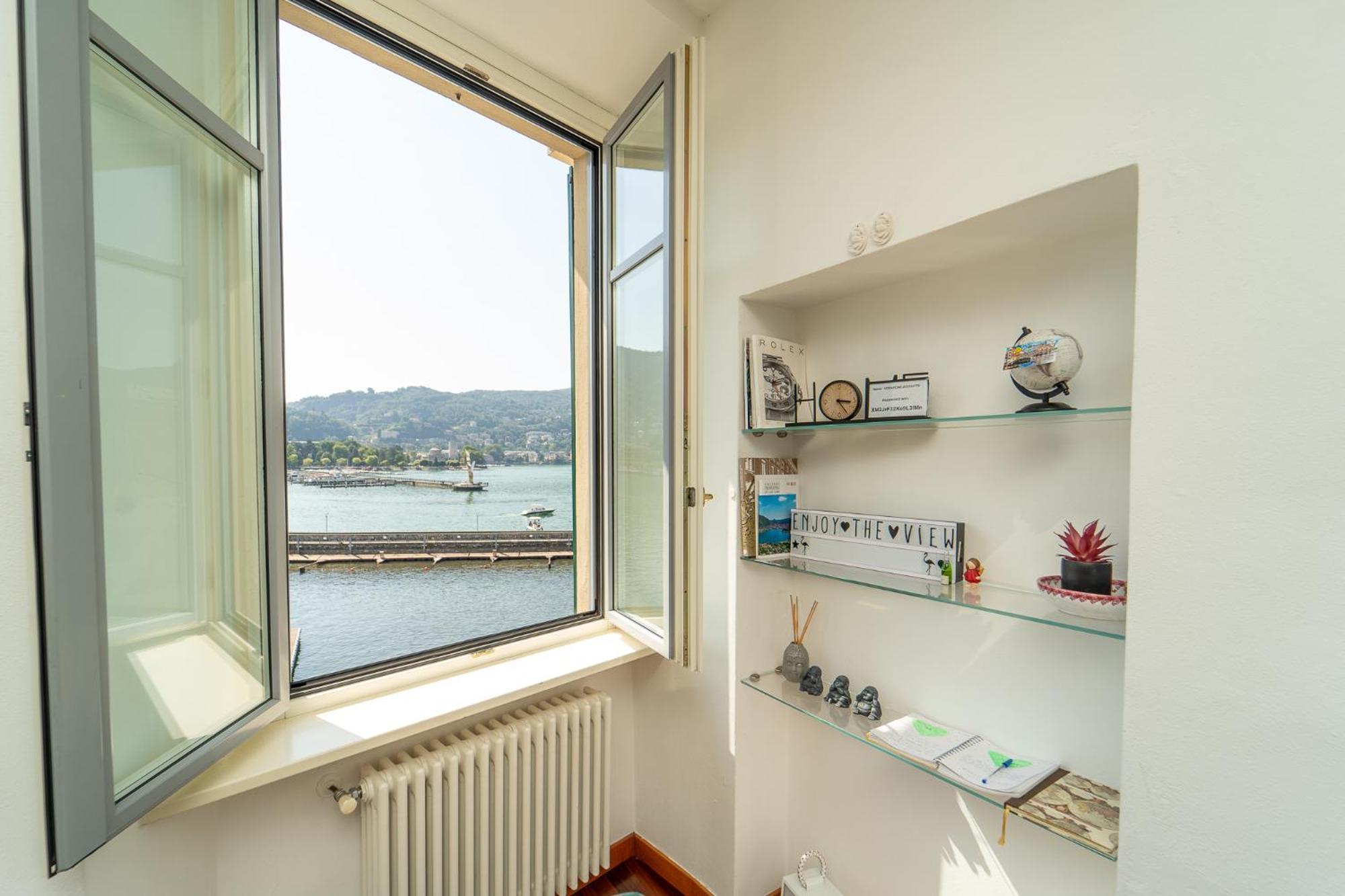 Appartamento Esclusivo Fronte Lago, In Centro A Como Con Garage Extérieur photo