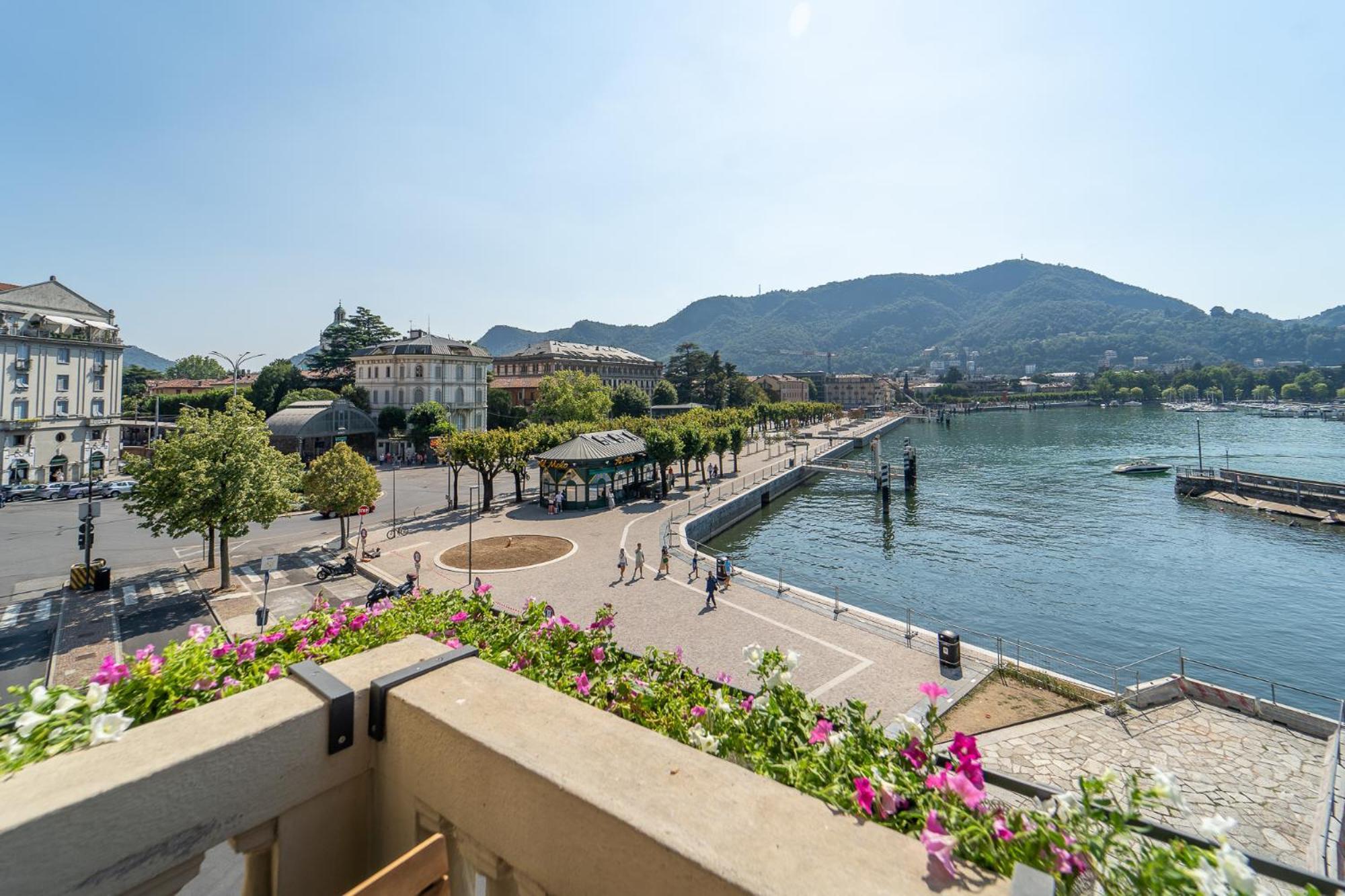 Appartamento Esclusivo Fronte Lago, In Centro A Como Con Garage Extérieur photo