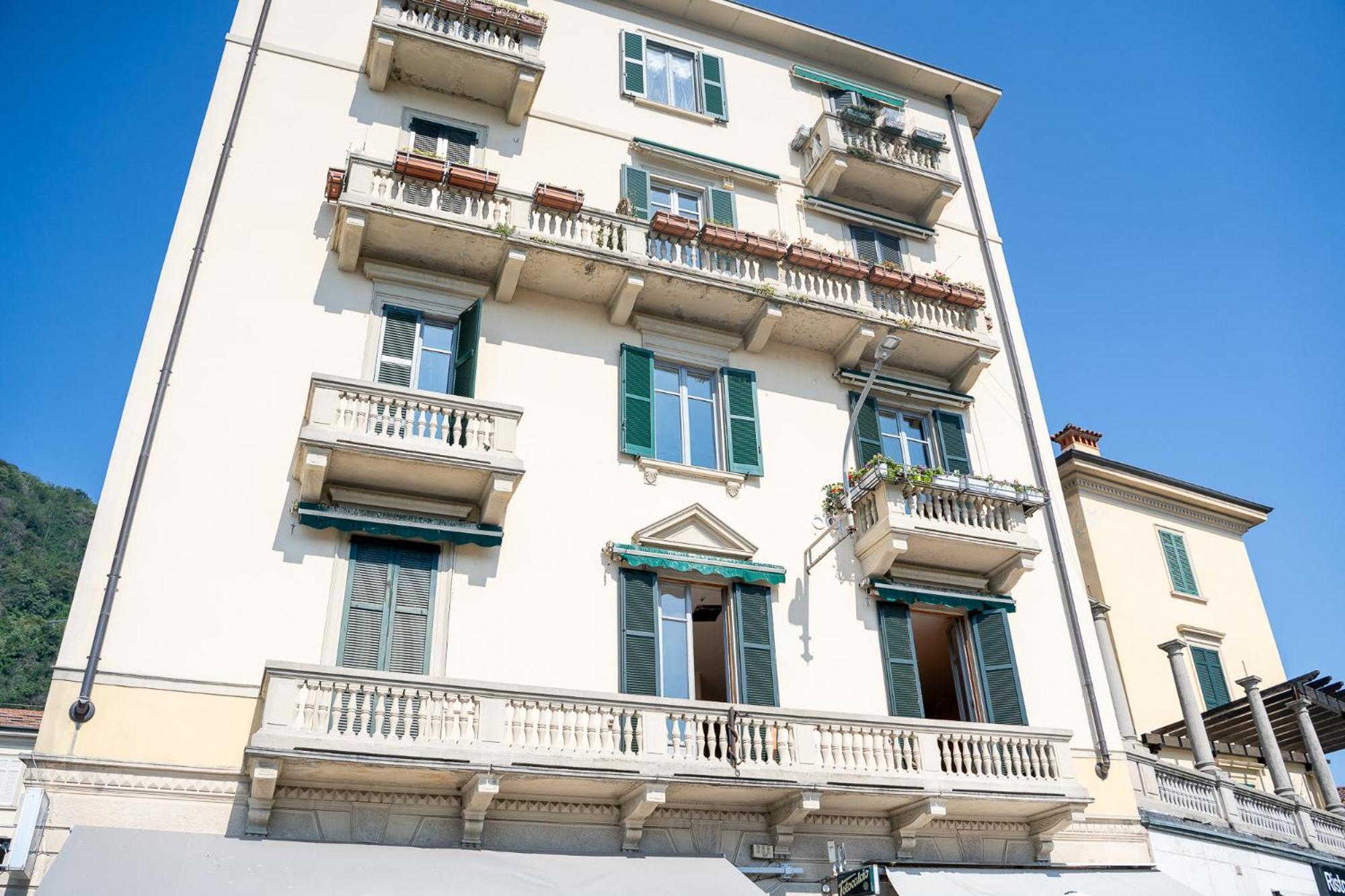 Appartamento Esclusivo Fronte Lago, In Centro A Como Con Garage Extérieur photo