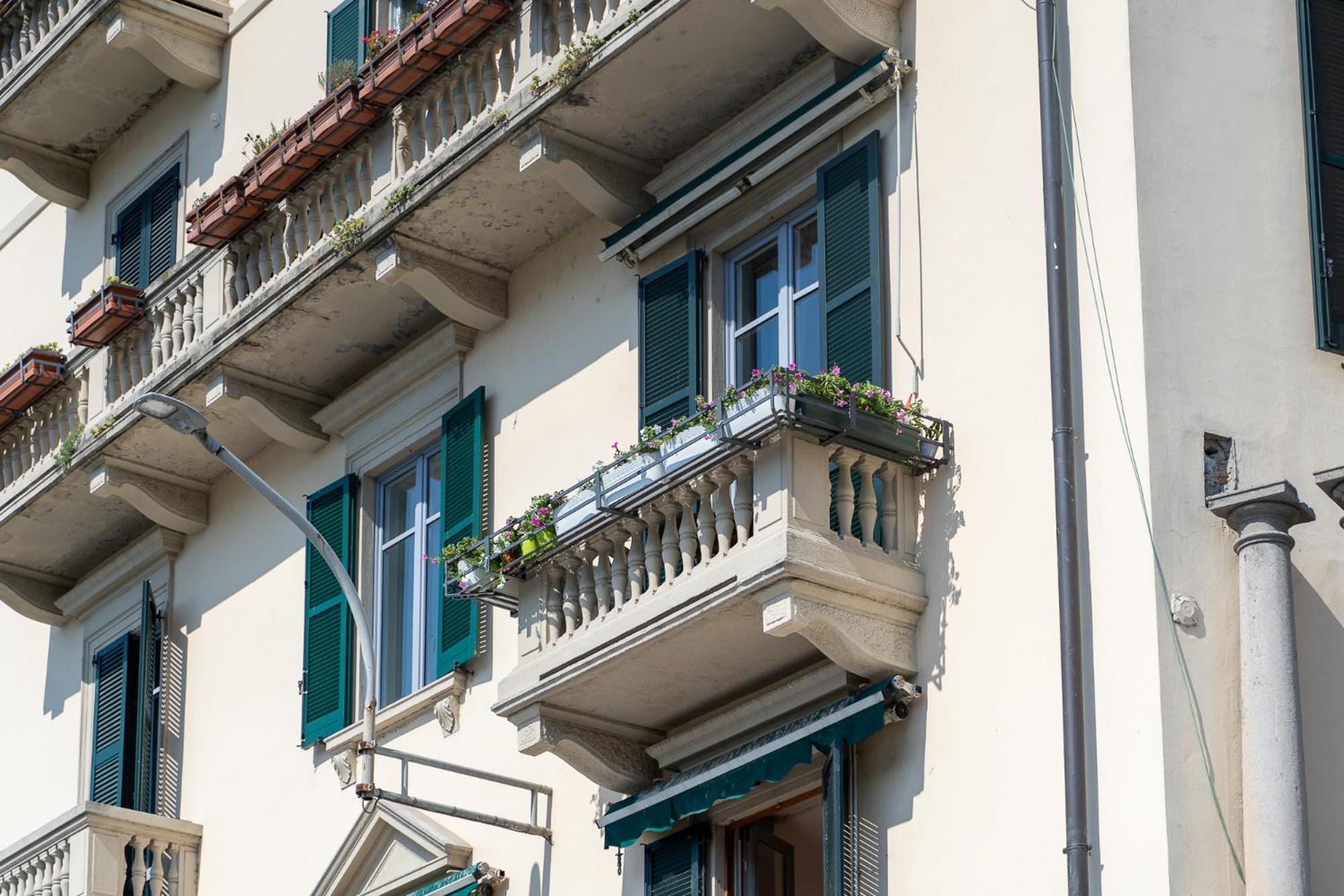 Appartamento Esclusivo Fronte Lago, In Centro A Como Con Garage Extérieur photo