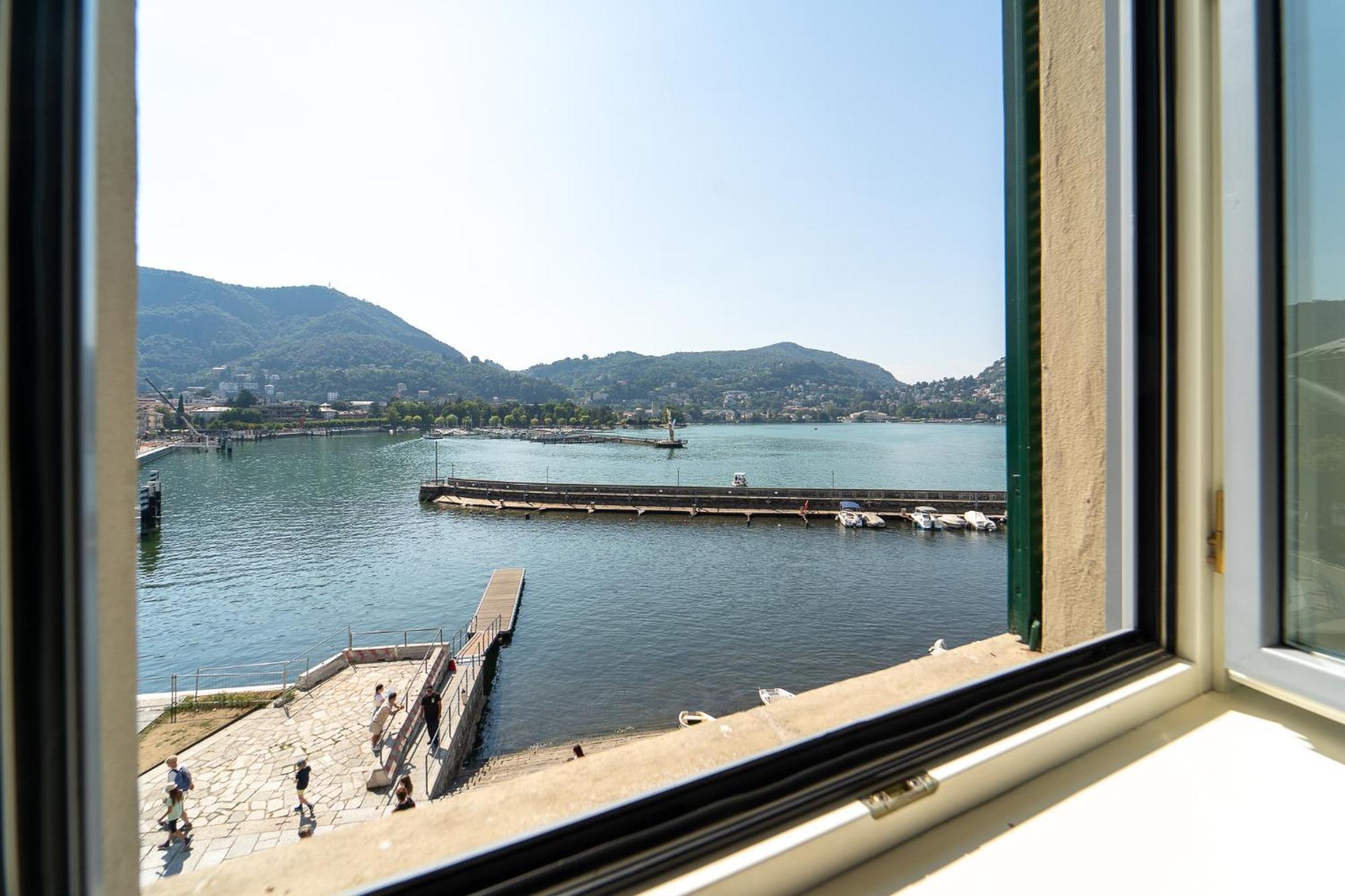 Appartamento Esclusivo Fronte Lago, In Centro A Como Con Garage Extérieur photo