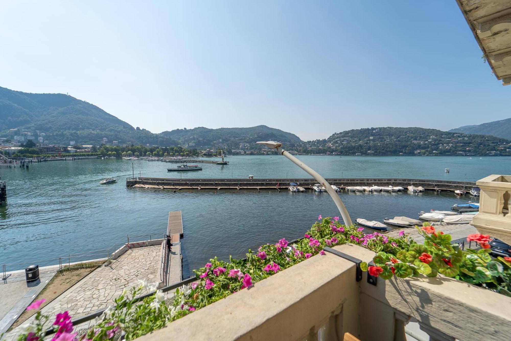 Appartamento Esclusivo Fronte Lago, In Centro A Como Con Garage Extérieur photo