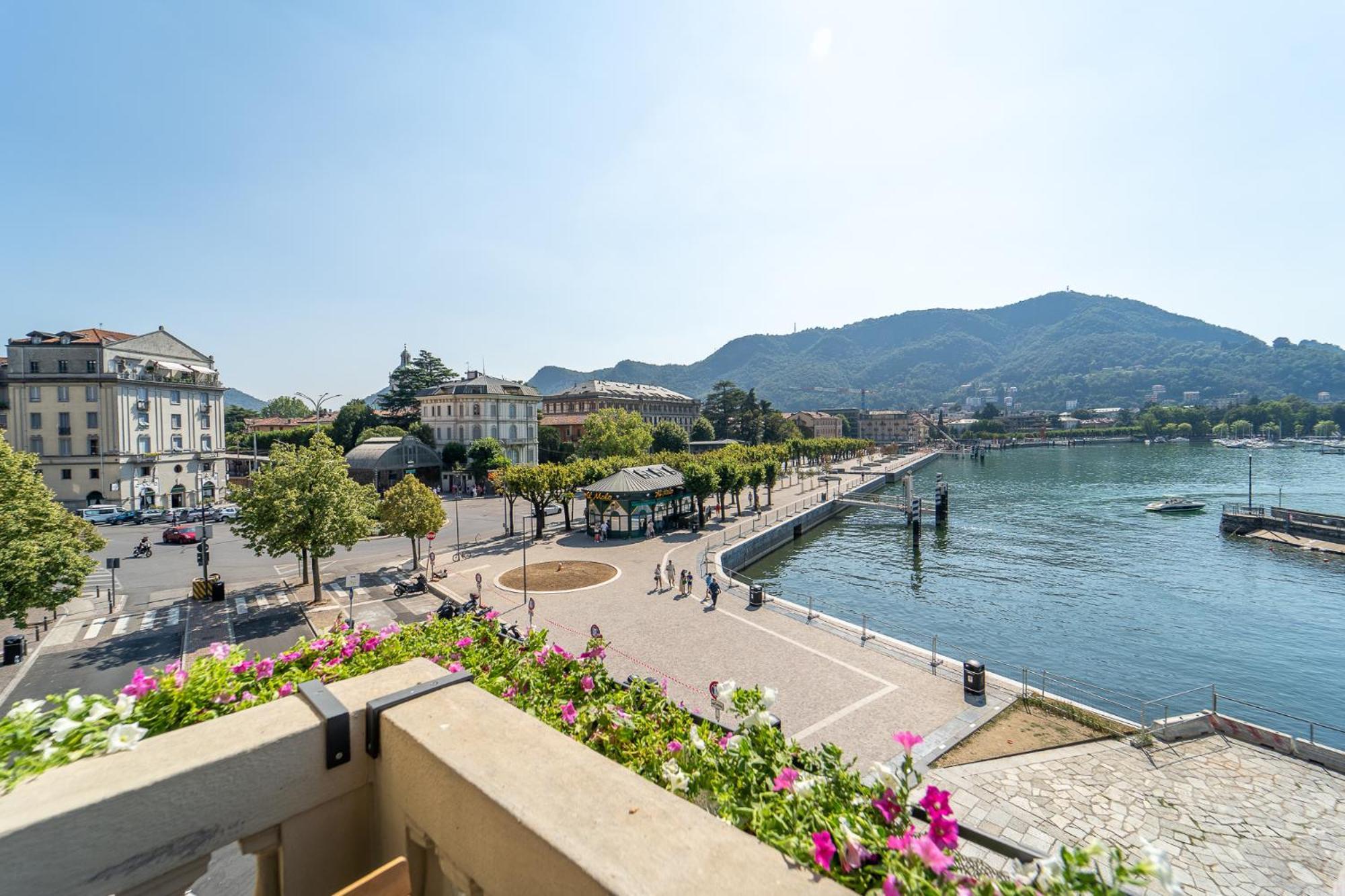 Appartamento Esclusivo Fronte Lago, In Centro A Como Con Garage Extérieur photo